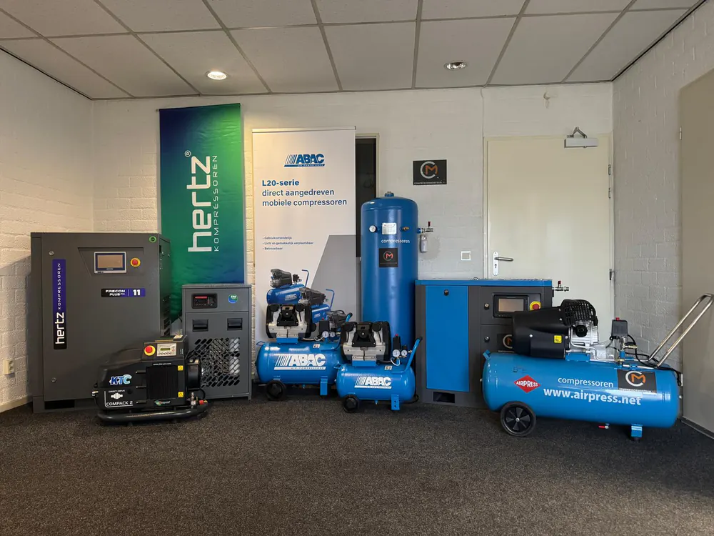 Voorraad compressoren in het magazijn van Compressormonteur
